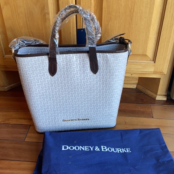 Dooney & Burke Large tote - Picture 9 of 9